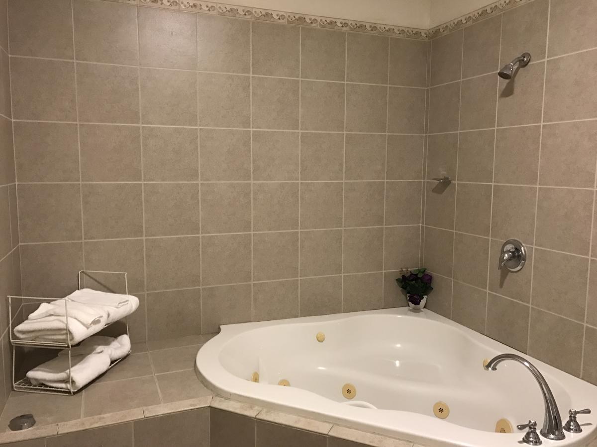 Waterbury Big Apple Motel מראה חיצוני תמונה