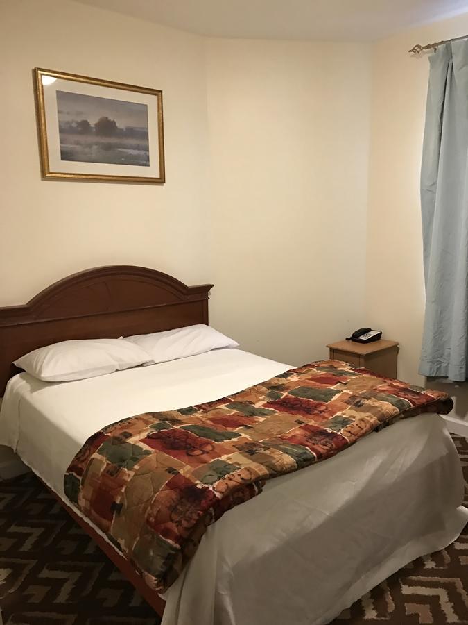 Waterbury Big Apple Motel מראה חיצוני תמונה