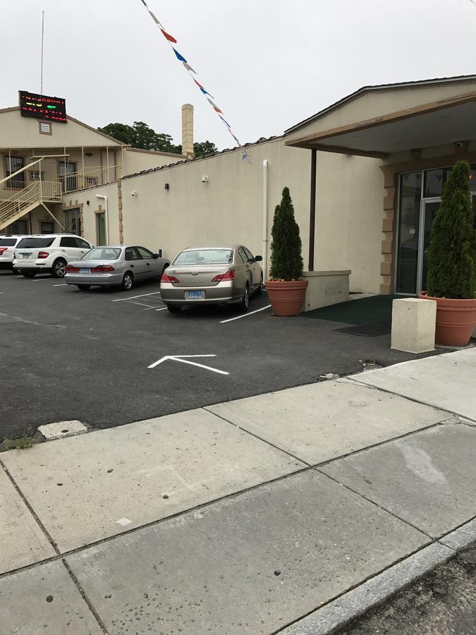 Waterbury Big Apple Motel מראה חיצוני תמונה